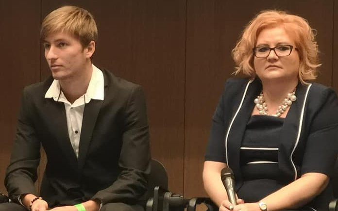Valkusz Valéria és legnagyobb fia, Máté egy utánpótlás konferencia előadóiként