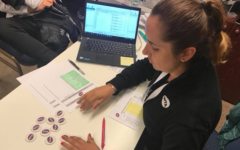 Munkában a versenybÃró: sorsolás a WTA-viadal elÅ‘tt - Fotó: MTSZ